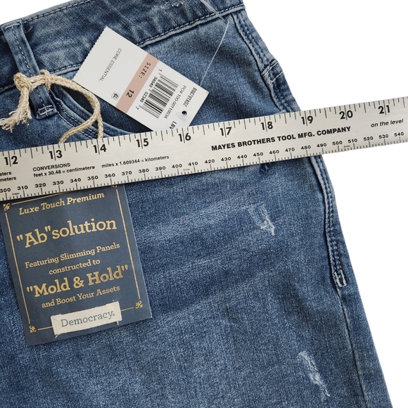 NWT DEMOCRACY "AB" SOLUTION Tummy control MEDIUM WASH DENIM SHORTS sz12 - Picture 6 of 6